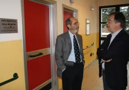 Pietro La Ciura e Marco Gallo nei nuovi locali dell'Asl Cn1 all'interno dell'ospedale di Busca ieri durante l'inaugurazione